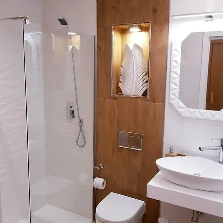 Apartment Paradise *